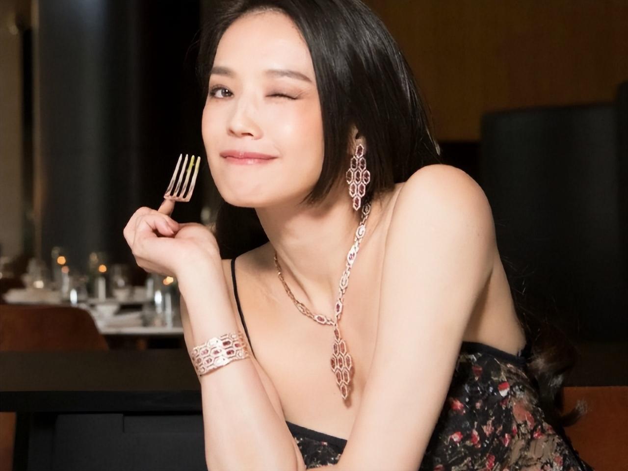 揭秘明星整容背后的秘密，科技重塑容颜的新纪元