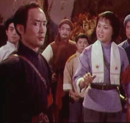 京剧演员王忠信，自然怀抱中的内心宁静与力量探寻